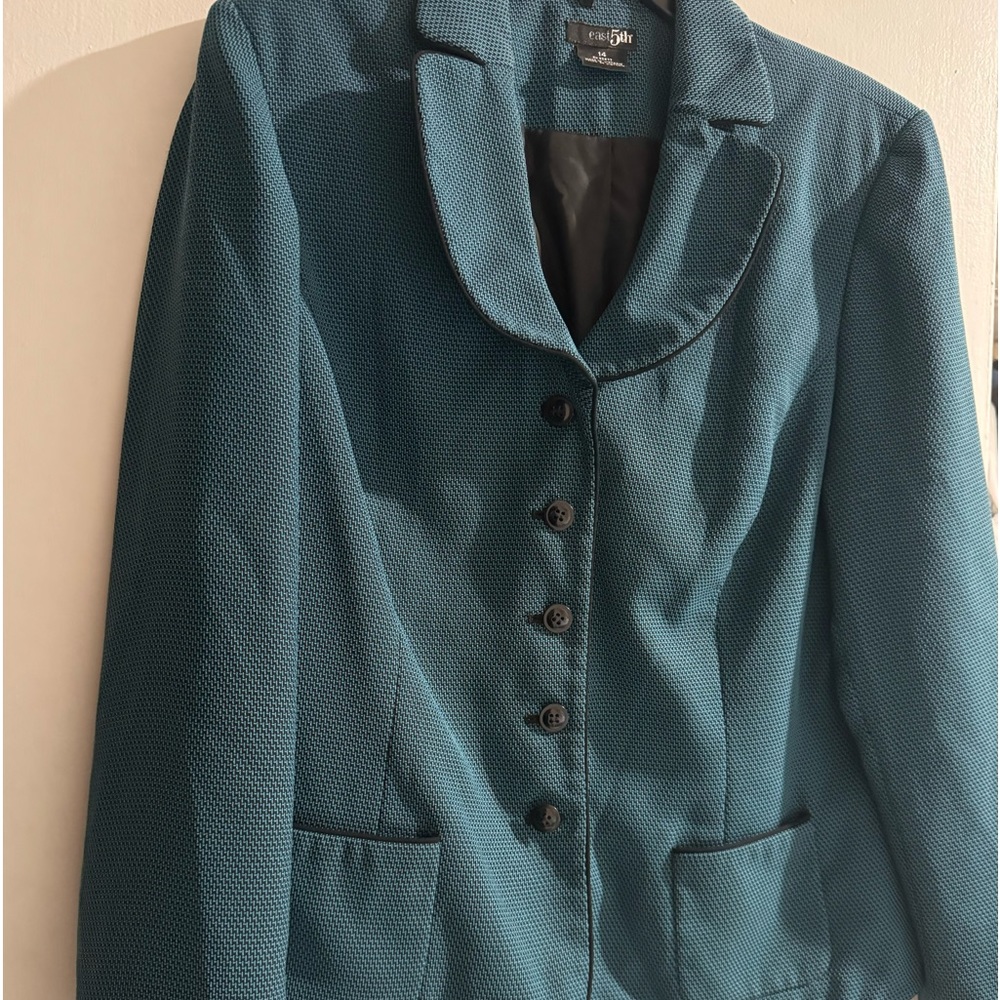 East 5th Woman’s Teal Blazer (Size 14)